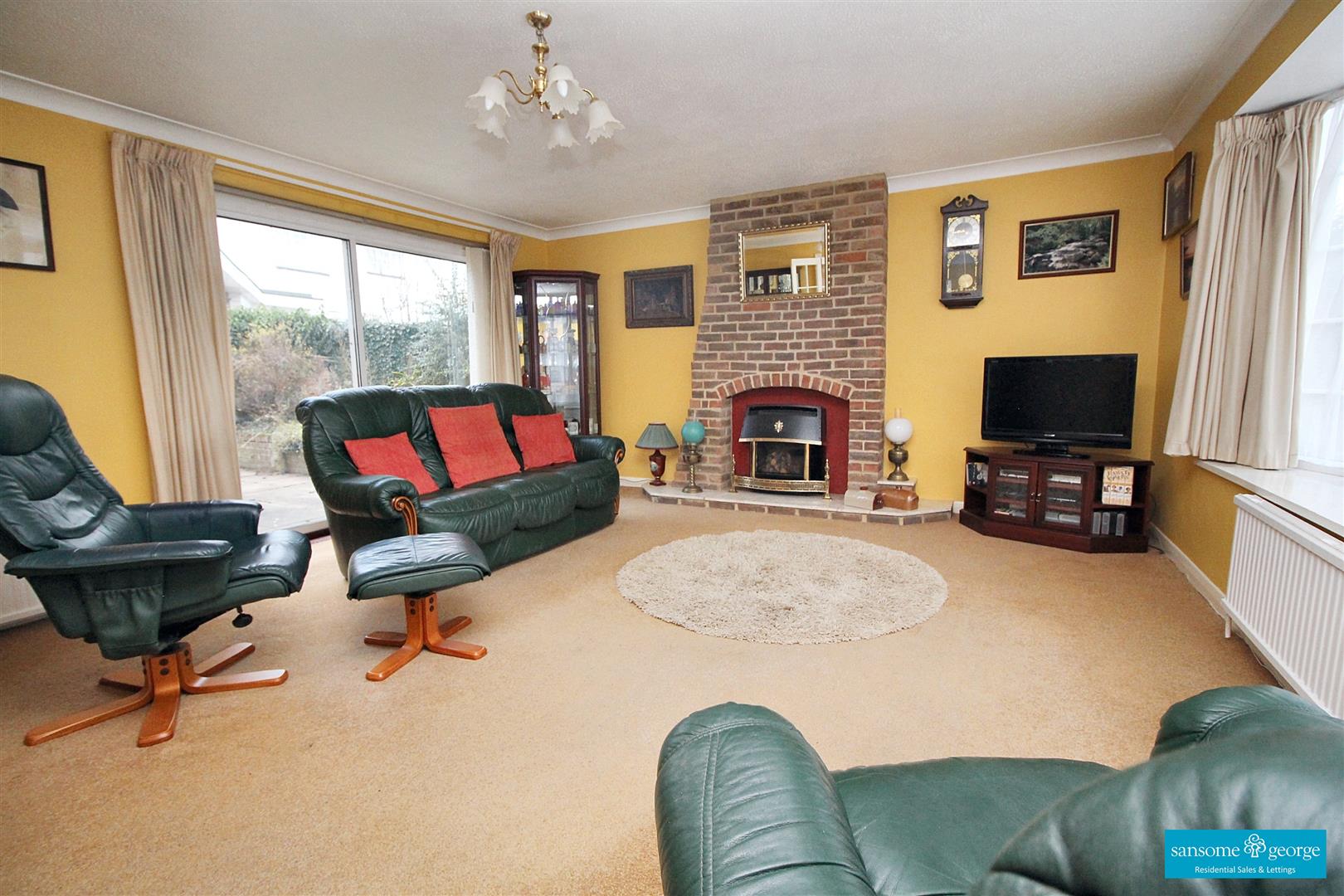 5 bed property in Copse Close, Reading